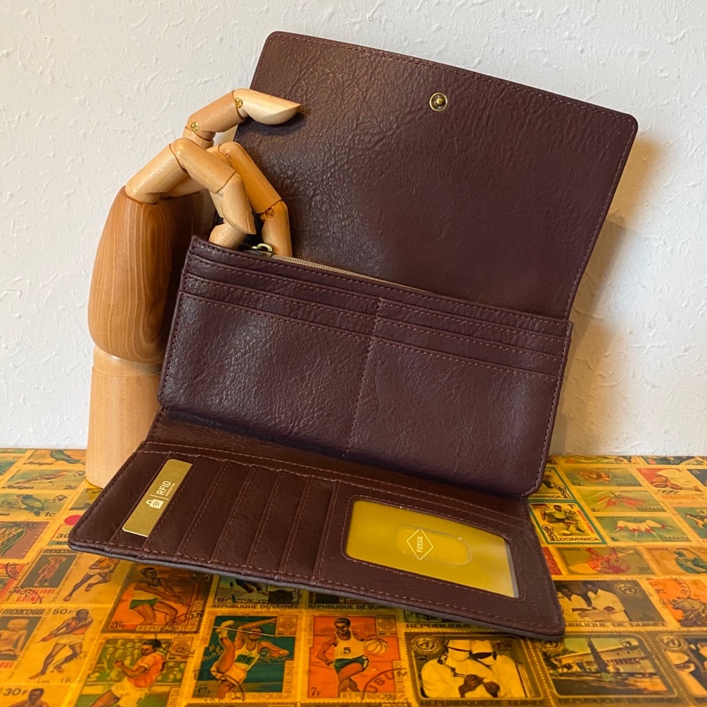 Last Fossil Set! Leather Logan Wallet & Crossbody! - Picture 3 of 8